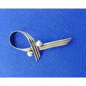 Vintage Brooch 12k Gold Plated Swirl Ribbon Faux Pearls Wells Pin